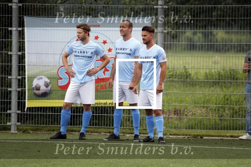 Durgerdam 31 mei 2018 
Presentatie Cast Allstars , Cast: Kees Boot, Lucas Hamming, Levi van Kempen, Jim Bakkum, Urvin Monte, Mike Weerts, Jasper Demollin, Alex Hendrickx en Bart van den Donker tijdens de perspresentatie van All Stars de Musical bij voetbalvereniging DRC te Durgerdam. Ook aanwezig Jean v d Velde Thomas Acda Frank Lammers Frederik Brom Cas Jansen en Yannick v d Velde.