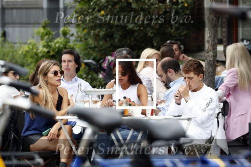 Amsterdam 9 juni 2018
Lil Kleine op terras met zijn vriendin Jaimy Vaes.
