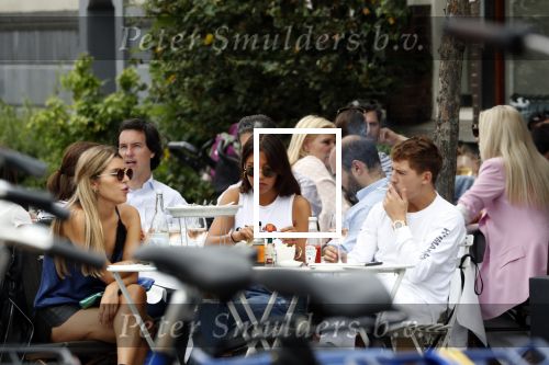 Amsterdam 9 juni 2018
Lil Kleine op terras met zijn vriendin Jaimy Vaes.