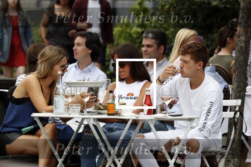 Amsterdam 9 juni 2018
Lil Kleine op terras met zijn vriendin Jaimy Vaes.