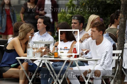 Amsterdam 9 juni 2018
Lil Kleine op terras met zijn vriendin Jaimy Vaes.