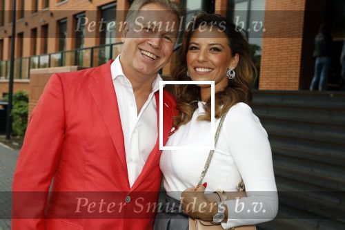 Utrecht 2 juni 2018
Gala van Wesley Sneijder in Hoptel v d Valk. Wesley kreeg een belangrijke onderscheiding van de gemeente Utrecht buit bhanden van Burgemeester Jan v Zanen. Yolanthe Sneijder Cabau v Kasbergen feliciteerde hem. Marcel Boekhoorn met zijn vriendin Rebecca Cabau