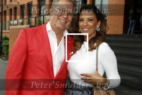 Utrecht 2 juni 2018
Gala van Wesley Sneijder in Hoptel v d Valk. Wesley kreeg een belangrijke onderscheiding van de gemeente Utrecht buit bhanden van Burgemeester Jan v Zanen. Yolanthe Sneijder Cabau v Kasbergen feliciteerde hem. Marcel Boekhoorn met zijn vriendin Rebecca Cabau