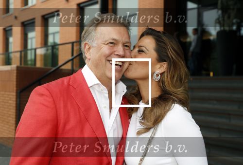Utrecht 2 juni 2018
Gala van Wesley Sneijder in Hoptel v d Valk. Wesley kreeg een belangrijke onderscheiding van de gemeente Utrecht buit bhanden van Burgemeester Jan v Zanen. Yolanthe Sneijder Cabau v Kasbergen feliciteerde hem. Marcel Boekhoorn met zijn vriendin Rebecca Cabau