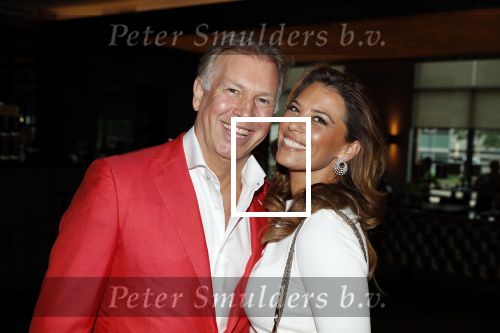 Utrecht 2 juni 2018
Gala van Wesley Sneijder in Hoptel v d Valk. Wesley kreeg een belangrijke onderscheiding van de gemeente Utrecht buit bhanden van Burgemeester Jan v Zanen. Yolanthe Sneijder Cabau v Kasbergen feliciteerde hem. Marcel Boekhoorn met zijn vriendin Rebecca Cabau