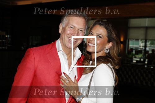 Utrecht 2 juni 2018
Gala van Wesley Sneijder in Hoptel v d Valk. Wesley kreeg een belangrijke onderscheiding van de gemeente Utrecht buit bhanden van Burgemeester Jan v Zanen. Yolanthe Sneijder Cabau v Kasbergen feliciteerde hem. Marcel Boekhoorn met zijn vriendin Rebecca Cabau