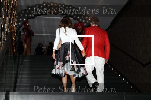 Utrecht 2 juni 2018
Gala van Wesley Sneijder in Hoptel v d Valk. Wesley kreeg een belangrijke onderscheiding van de gemeente Utrecht buit bhanden van Burgemeester Jan v Zanen. Yolanthe Sneijder Cabau v Kasbergen feliciteerde hem. Marcel Boekhoorn met zijn vriendin Rebecca Cabau