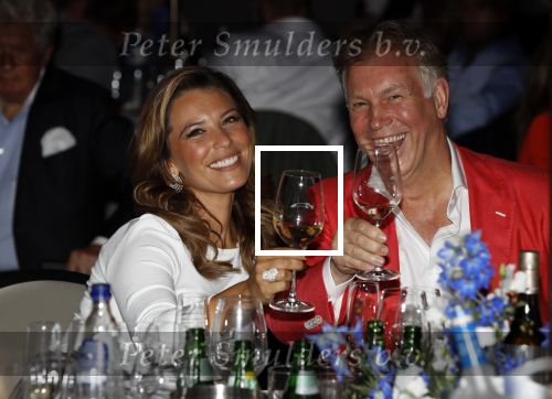 Utrecht 2 juni 2018
Gala van Wesley Sneijder in Hoptel v d Valk. Wesley kreeg een belangrijke onderscheiding van de gemeente Utrecht buit bhanden van Burgemeester Jan v Zanen. Yolanthe Sneijder Cabau v Kasbergen feliciteerde hem. Marcel Boekhoorn met zijn vriendin Rebecca Cabau