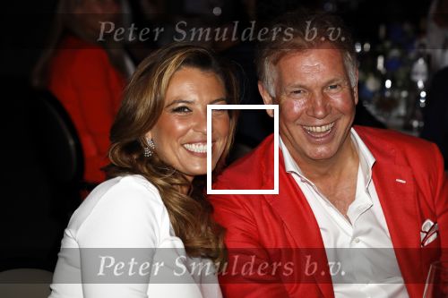 Utrecht 2 juni 2018
Gala van Wesley Sneijder in Hoptel v d Valk. Wesley kreeg een belangrijke onderscheiding van de gemeente Utrecht buit bhanden van Burgemeester Jan v Zanen. Yolanthe Sneijder Cabau v Kasbergen feliciteerde hem. Marcel Boekhoorn met zijn vriendin Rebecca Cabau