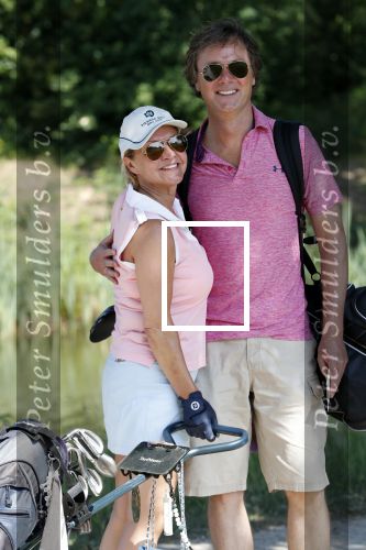 Eemnes 28 mei 2018
Golfwedstrijd ten bate van Warchild met oa Victor Reinier Toine v Peperstraten Mariska v Kolck en Frits Sissing. Kunstenaar Pim Smit maakt samen met victor Reinier een schilderij .