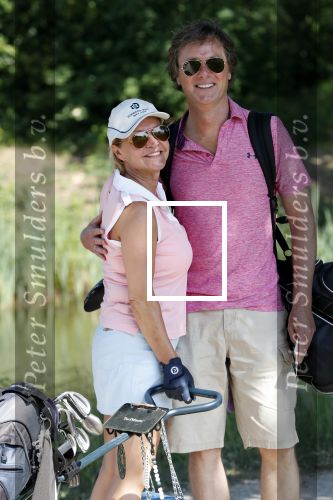 Eemnes 28 mei 2018
Golfwedstrijd ten bate van Warchild met oa Victor Reinier Toine v Peperstraten Mariska v Kolck en Frits Sissing. Kunstenaar Pim Smit maakt samen met victor Reinier een schilderij .