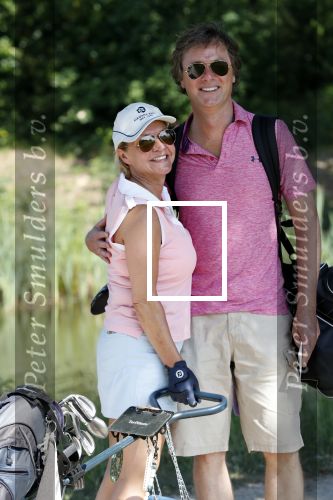 Eemnes 28 mei 2018
Golfwedstrijd ten bate van Warchild met oa Victor Reinier Toine v Peperstraten Mariska v Kolck en Frits Sissing. Kunstenaar Pim Smit maakt samen met victor Reinier een schilderij .