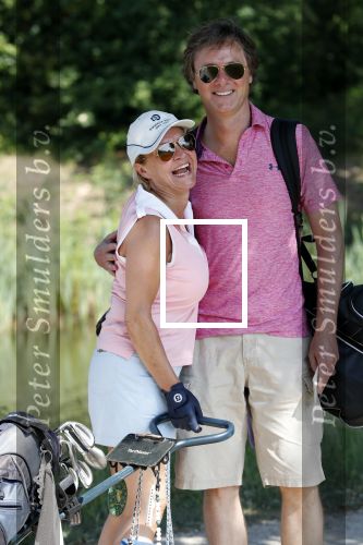 Eemnes 28 mei 2018
Golfwedstrijd ten bate van Warchild met oa Victor Reinier Toine v Peperstraten Mariska v Kolck en Frits Sissing. Kunstenaar Pim Smit maakt samen met victor Reinier een schilderij .