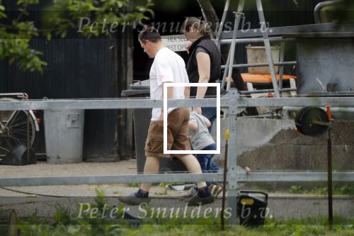 Wijdewormer 22 mei 2018
Marnix Knetemann isa een van de deelnemers aan boer zoekt vrouw.
Wijdewormer 22 mei 2018
Elise Knetemann met zoontje op bezoek bij haar broer Marnix Knetemann