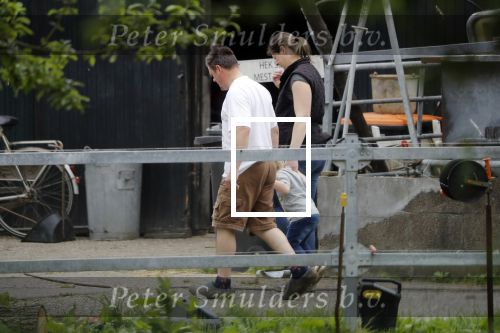 Wijdewormer 22 mei 2018
Marnix Knetemann isa een van de deelnemers aan boer zoekt vrouw.
Wijdewormer 22 mei 2018
Elise Knetemann met zoontje op bezoek bij haar broer Marnix Knetemann