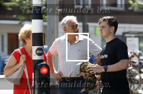 Amsterdam 6 juni 2018
Martin Garrix aan het winkelen met zijn vader en moeder (ouders)