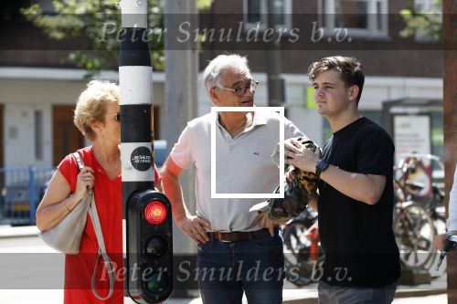 Amsterdam 6 juni 2018
Martin Garrix aan het winkelen met zijn vader en moeder (ouders)