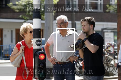 Amsterdam 6 juni 2018
Martin Garrix aan het winkelen met zijn vader en moeder (ouders)
