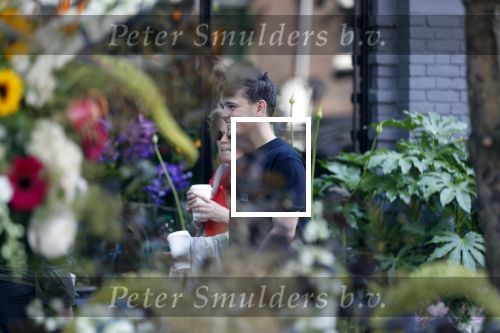 Amsterdam 6 juni 2018
Martin Garrix aan het winkelen met zijn vader en moeder (ouders)