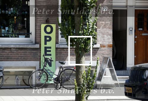 Amsterdam 6 juni 2018
Martin Garrix aan het winkelen met zijn vader en moeder (ouders)