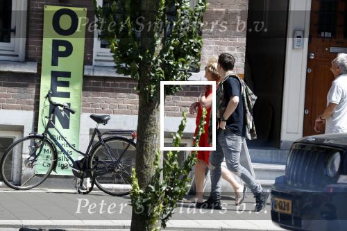 Amsterdam 6 juni 2018
Martin Garrix aan het winkelen met zijn vader en moeder (ouders)