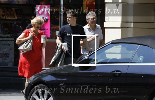 Amsterdam 6 juni 2018
Martin Garrix aan het winkelen met zijn vader en moeder (ouders)