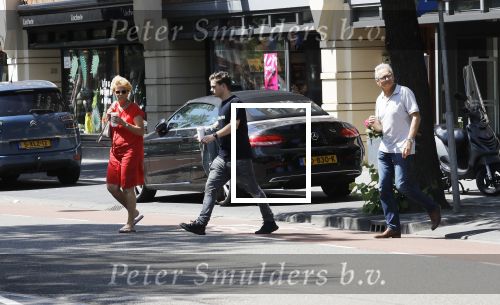 Amsterdam 6 juni 2018
Martin Garrix aan het winkelen met zijn vader en moeder (ouders)