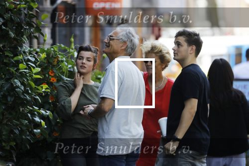 Amsterdam 6 juni 2018
Martin Garrix aan het winkelen met zijn vader en moeder (ouders)