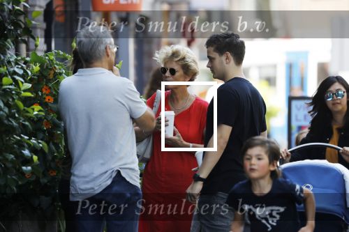 Amsterdam 6 juni 2018
Martin Garrix aan het winkelen met zijn vader en moeder (ouders)