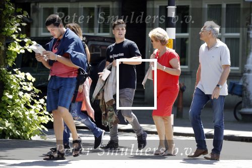 Amsterdam 6 juni 2018
Martin Garrix aan het winkelen met zijn vader en moeder (ouders)