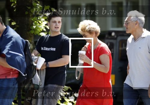 Amsterdam 6 juni 2018
Martin Garrix aan het winkelen met zijn vader en moeder (ouders)
