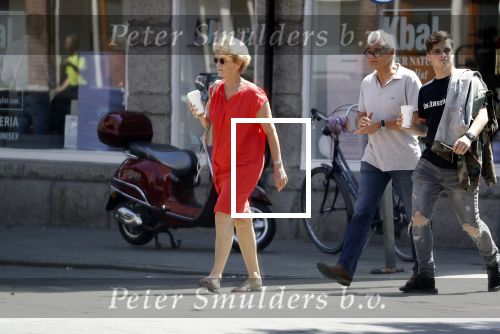 Amsterdam 6 juni 2018
Martin Garrix aan het winkelen met zijn vader en moeder (ouders)