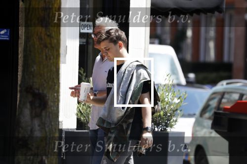 Amsterdam 6 juni 2018
Martin Garrix aan het winkelen met zijn vader en moeder (ouders)