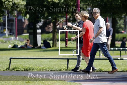 Amsterdam 6 juni 2018
Martin Garrix aan het winkelen met zijn vader en moeder (ouders)