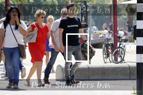 Amsterdam 6 juni 2018
Martin Garrix aan het winkelen met zijn vader en moeder (ouders)