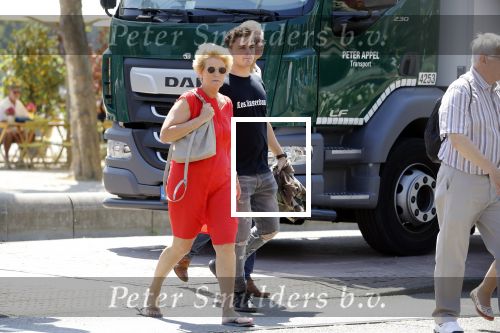 Amsterdam 6 juni 2018
Martin Garrix aan het winkelen met zijn vader en moeder (ouders)