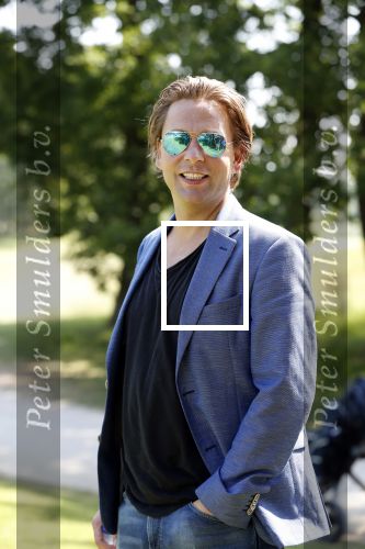Eemnes 28 mei 2018
Golfwedstrijd ten bate van Warchild met oa Victor Reinier Toine v Peperstraten Mariska v Kolck en Frits Sissing. Kunstenaar Pim Smit maakt samen met victor Reinier een schilderij . Matthijs Albers