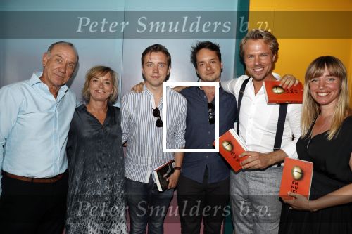Zandvoort 1 juni 2017 
Boekpresentatie Peter Romer en zijn vrouw Anette Hock in standtent Rapa Nui . Hun kinderen waaronder Thijs en Nienke kregen het eerste boek.