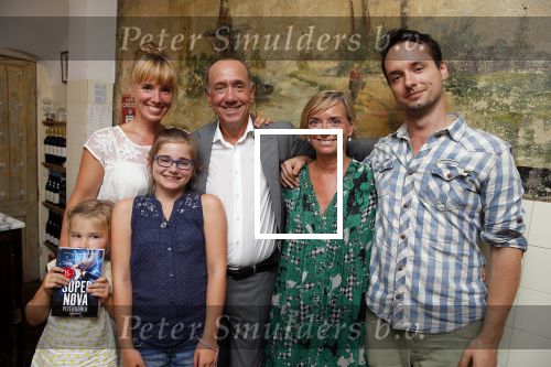 Amsterdam 31 augustus 2015 
Boekpresentatie Peter Romer , Super Nova. Peter met zijn vrouw dochter Nynke en zoon en kleinkinderen