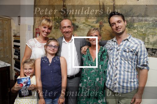 Amsterdam 31 augustus 2015 
Boekpresentatie Peter Romer , Super Nova. Peter met zijn vrouw dochter Nynke en zoon en kleinkinderen