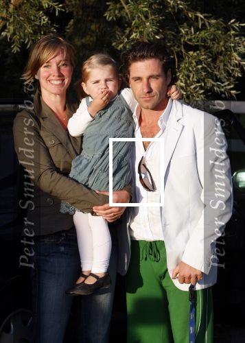Uitdam 8 augustus 2007
Katja Schuurman en Thijs Romer vieren in de tuin van hun nieuwe huis het 1 jarig huwelijk. Nienke Romer met man en dochter
Peter Smulders bv