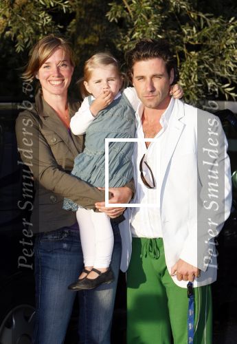 Uitdam 8 augustus 2007
Katja Schuurman en Thijs Romer vieren in de tuin van hun nieuwe huis het 1 jarig huwelijk. Nienke Romer met man en dochter
Peter Smulders bv