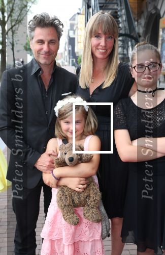 Amsterdam, 23 Augustus 2017 Premiere van Het Zwanenmeer
Nienke Romer met haar gezin en Karin Riethoven