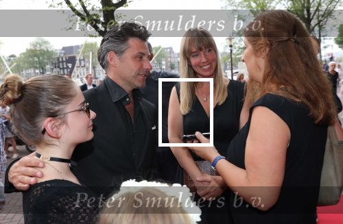 Amsterdam, 23 Augustus 2017 Premiere van Het Zwanenmeer
Nienke Romer met haar gezin en Karin Riethoven