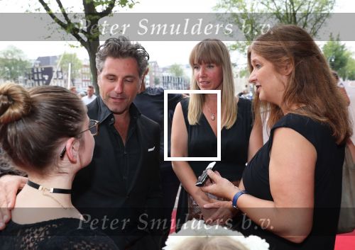 Amsterdam, 23 Augustus 2017 Premiere van Het Zwanenmeer
Nienke Romer met haar gezin en Karin Riethoven