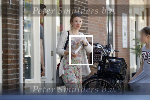Maarssen  7 mei 2018
Noortje Herelaar (zwanger ) en Barry Atsma met zijn kinderen bij verloskundige