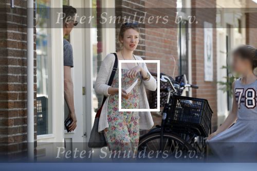 Maarssen  7 mei 2018
Noortje Herelaar (zwanger ) en Barry Atsma met zijn kinderen bij verloskundige
