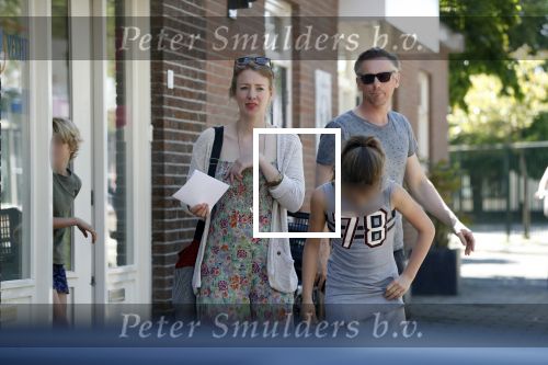 Maarssen  7 mei 2018
Noortje Herelaar (zwanger ) en Barry Atsma met zijn kinderen bij verloskundige