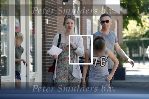 Maarssen  7 mei 2018
Noortje Herelaar (zwanger ) en Barry Atsma met zijn kinderen bij verloskundige