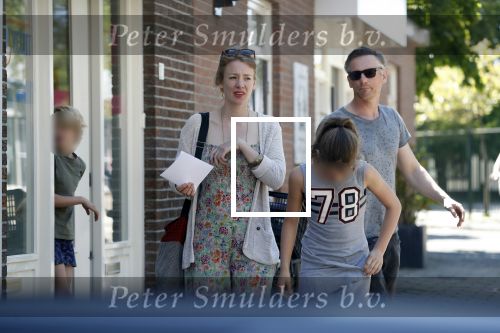 Maarssen  7 mei 2018
Noortje Herelaar (zwanger ) en Barry Atsma met zijn kinderen bij verloskundige
